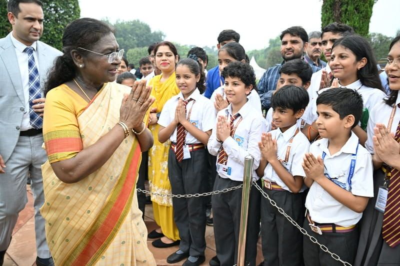 Our Students Meet the Hon’ble President of India